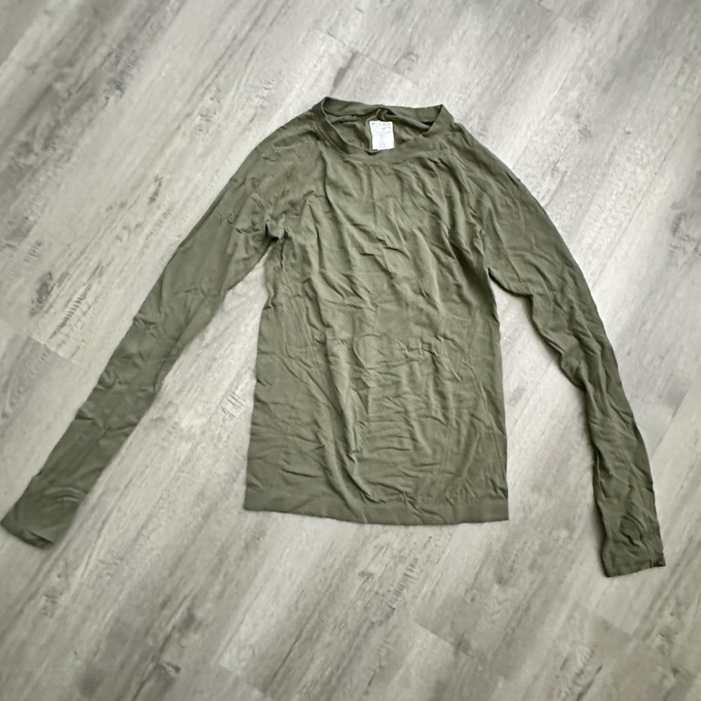Athleta Momentum Seamless long sleeve, size xs, kahki/olive color, gently used